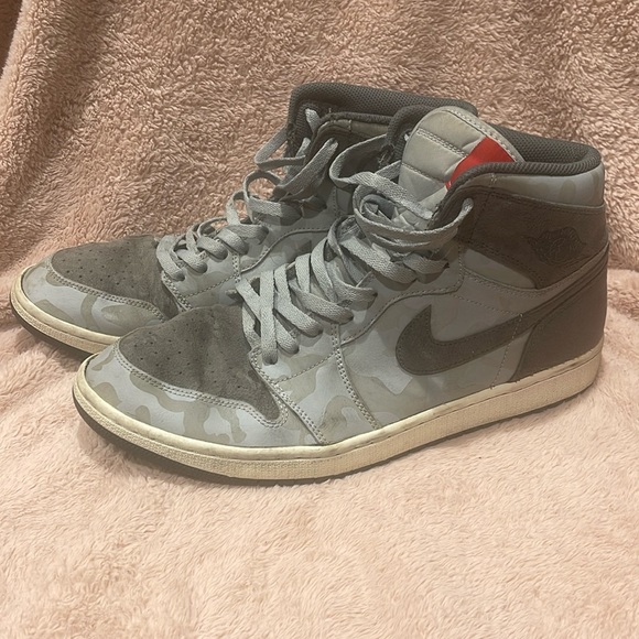 Men's Air Jordan 1 Retro High Wolf Grey AA3993-027 - Picture 2 of 12
